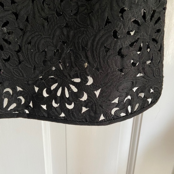 Black Banana Republic laser cut crop top - Picture 2 of 3
